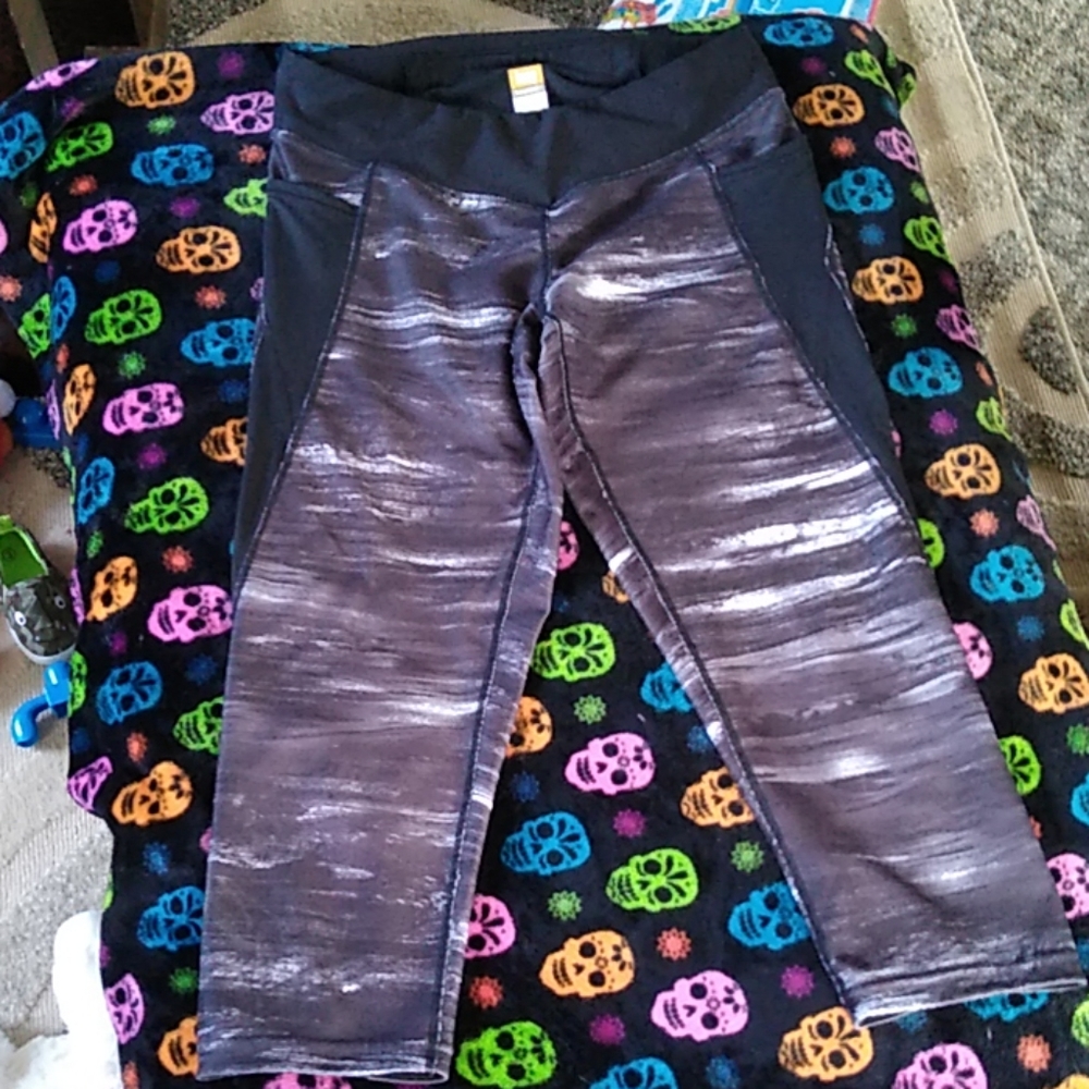 Lucy  tech  leggings.